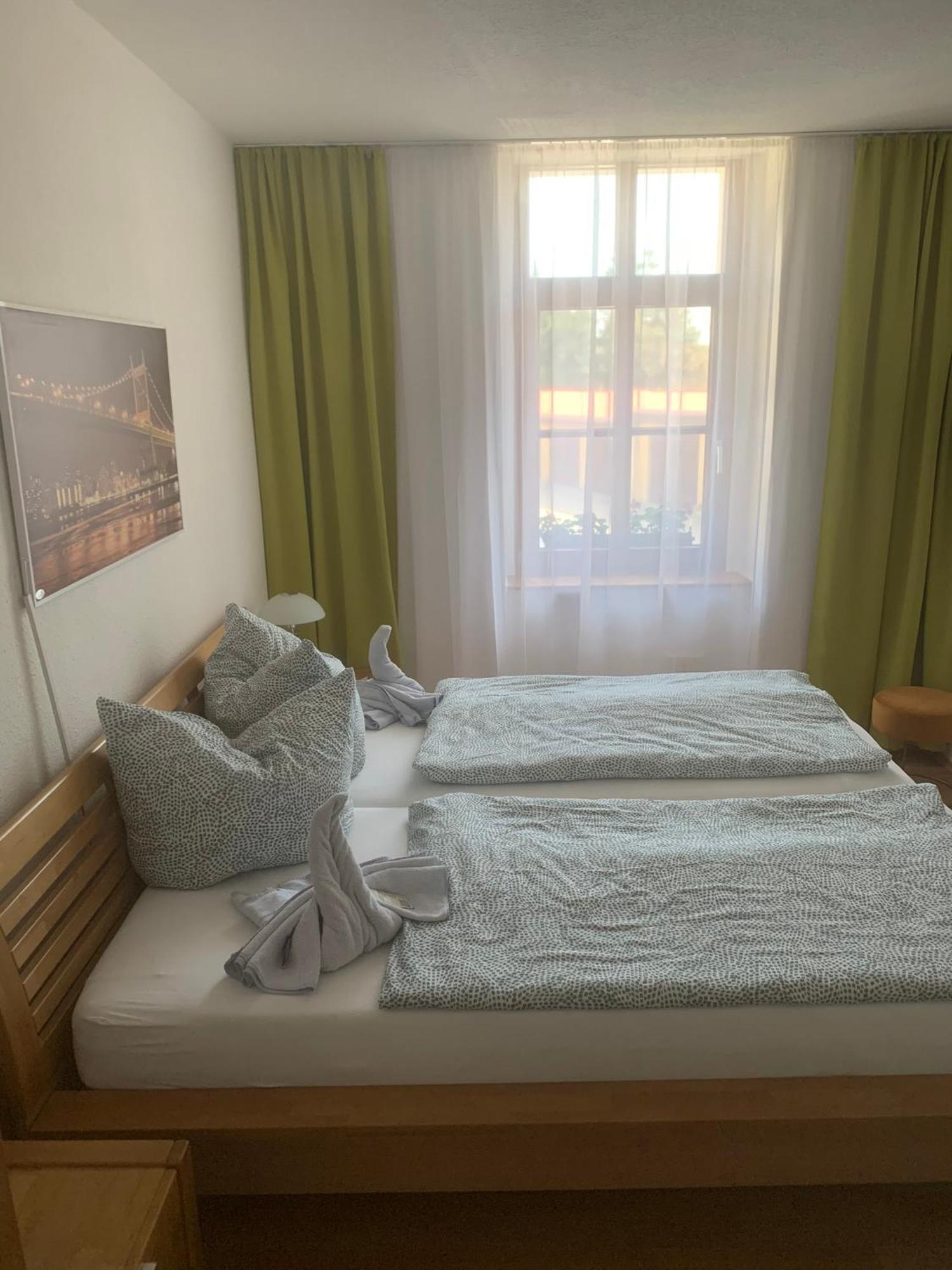 Pension Am Werder Bernburg Szoba fotó